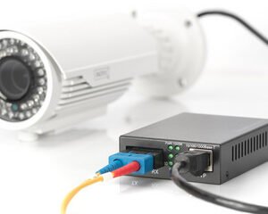 DIGITUS Convertisseur médias Gigabit PoE, RJ45 / SC, SM, PSE