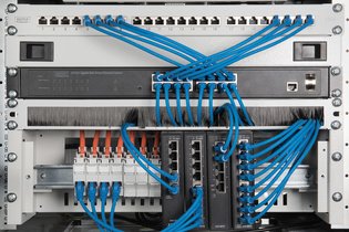 DIGITUS Support de rail DIN 19", avec rail DIN, 3 U